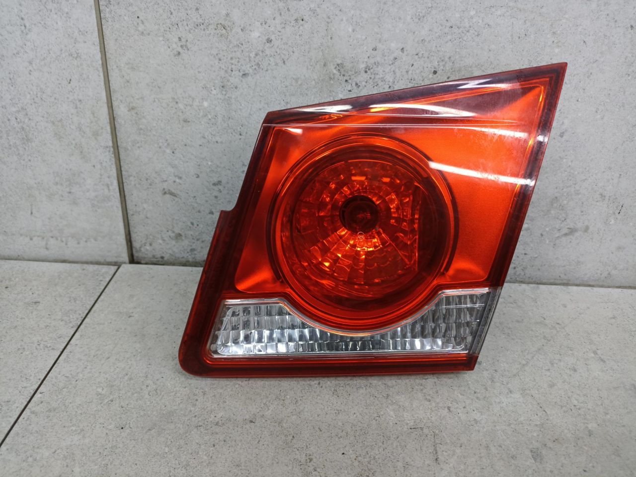 фонарь задний правый Chevrolet Cruze 1 поколение 2010, 95040723 - фото №1