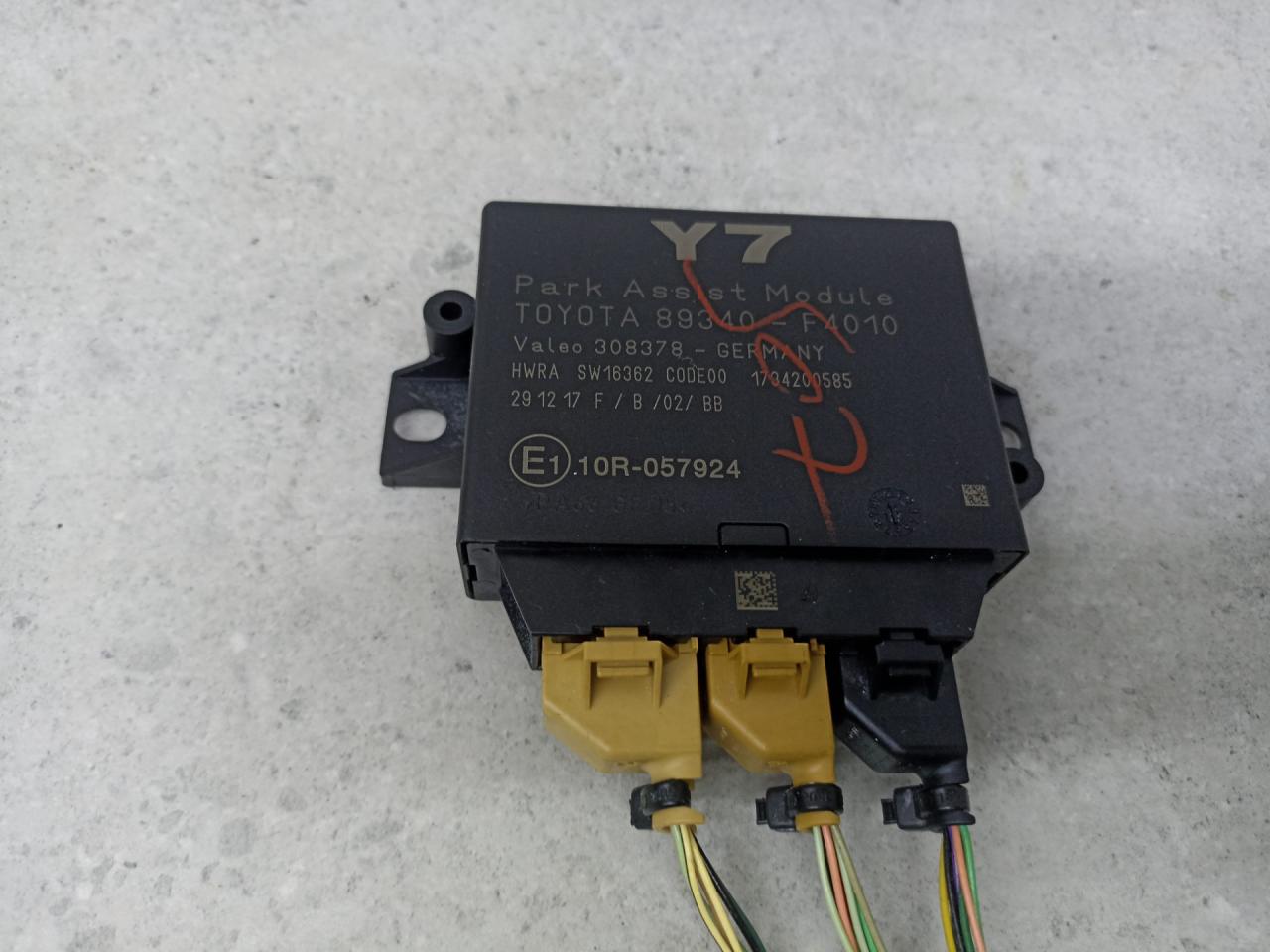 блок управления парктрониками Toyota C-HR 1 поколение AX10 2018, 89340F4010 - фото №1