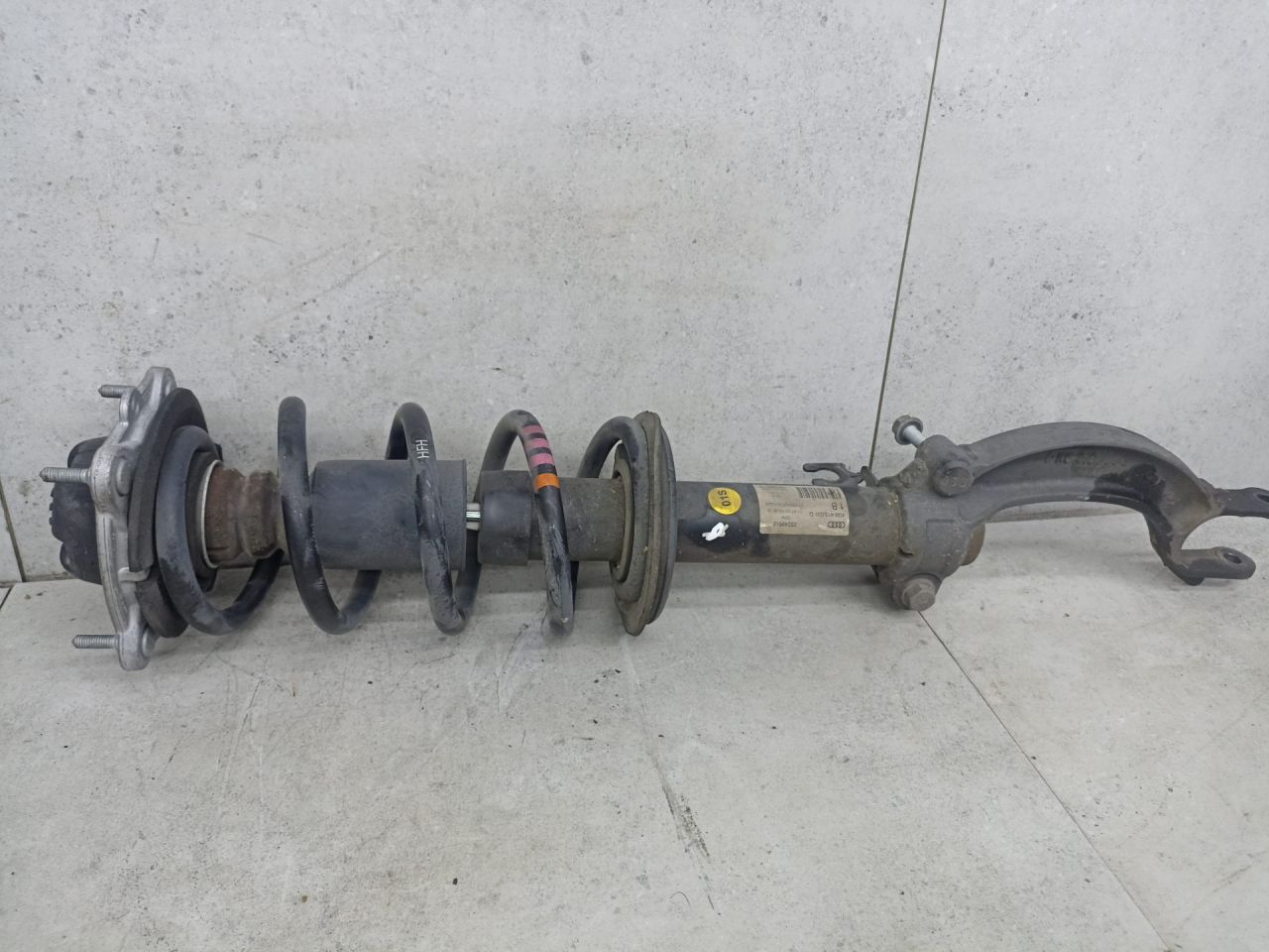 амортизатор передний правый Audi A6 4G/C7 2012, 2.8 л., CHVA, бензин, 4G0413031Q - фото №1