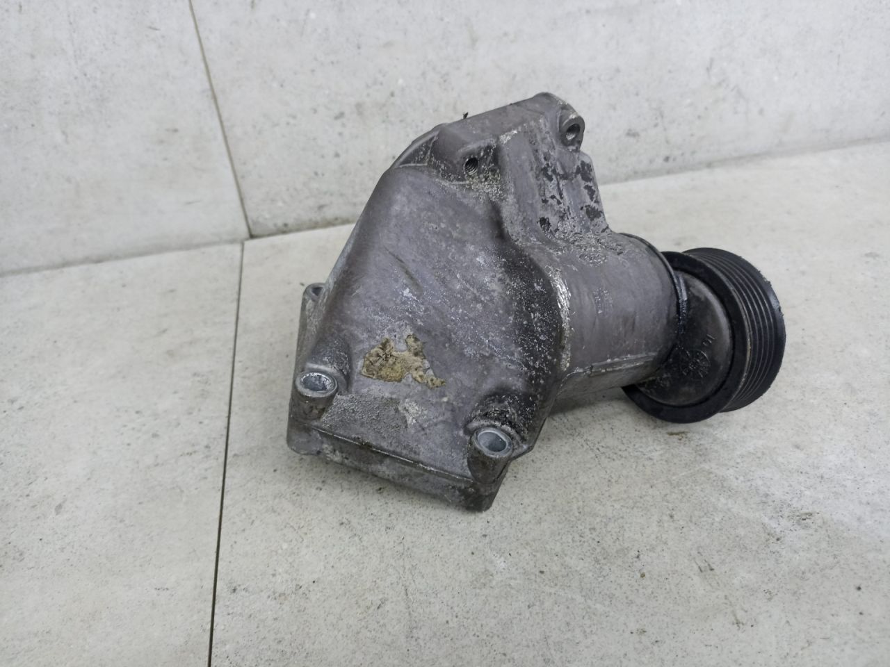 ролик натяжителя Ford Focus 1 поколение 2001, 1.6 л., 98MF3C631CF - фото №1