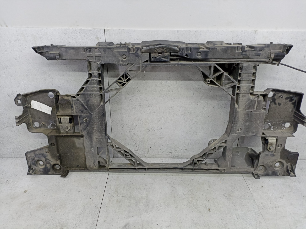 передняя панель крепления облицовки (телевизор) Renault Megane 3 поколение 2012, 752100004R - фото №1