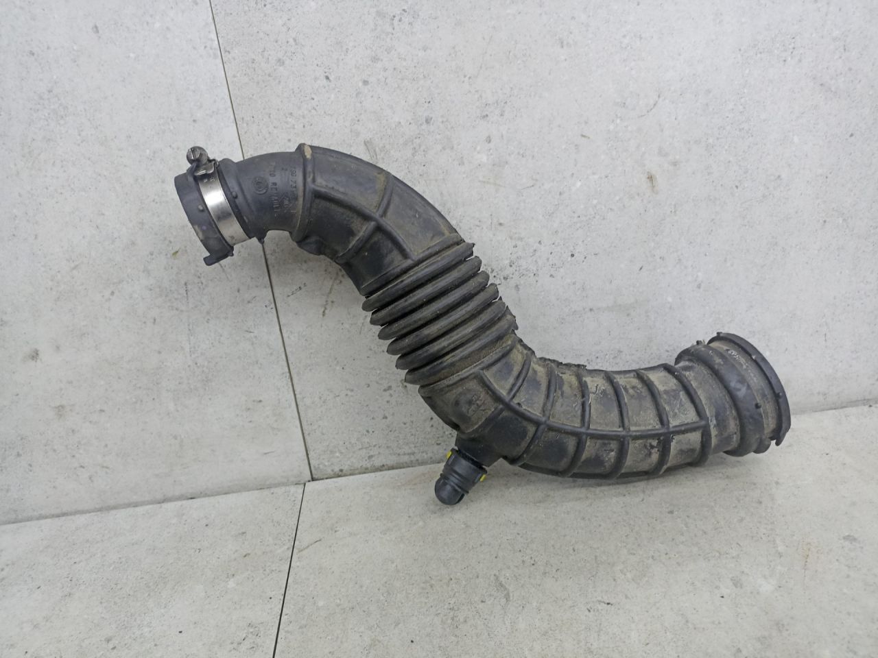 воздуховод турбокомпрессора Renault Scenic 3 поколение 2010, 8200750731 - фото №1