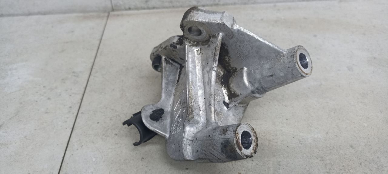 кронштейн ТНВД Renault Scenic 2 поколение 2004, 1.9 л., 8200193773 - фото №1