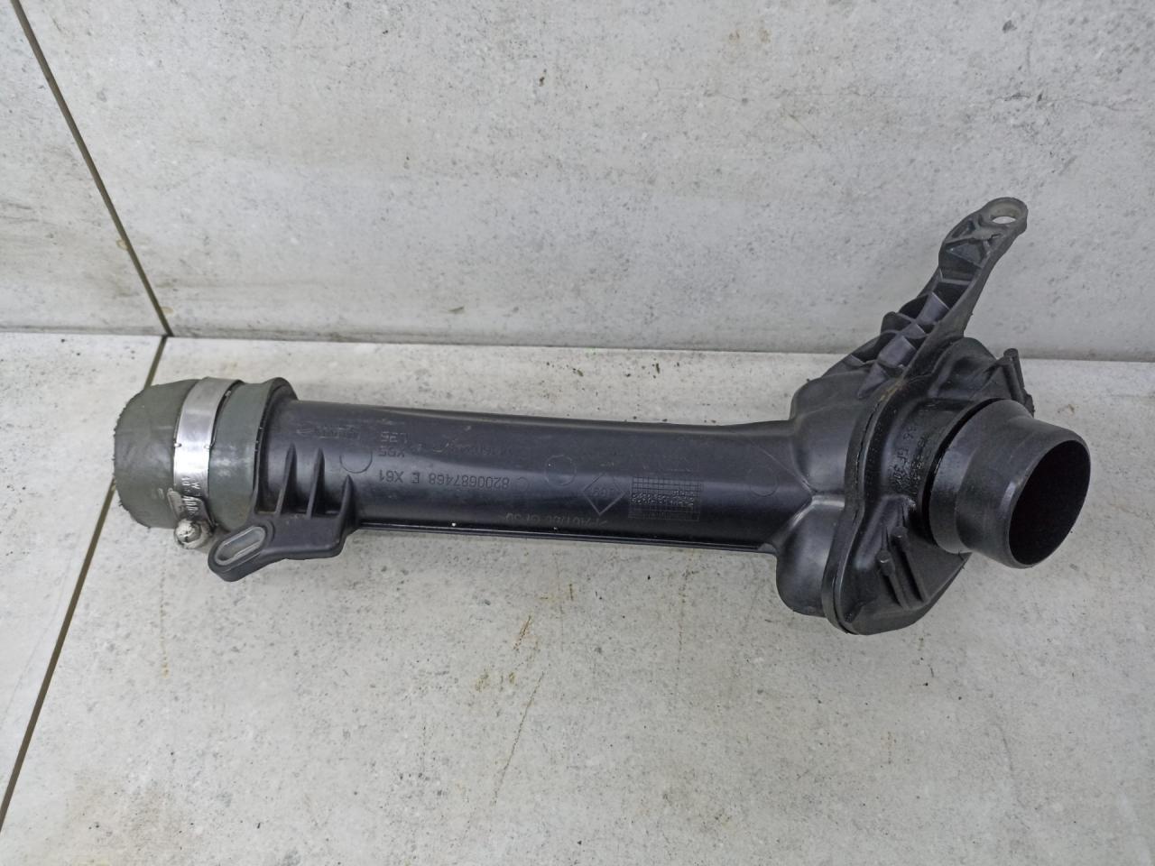 патрубок интеркулера Renault Scenic 3 поколение 2012, 8200687468, 144602487R - фото №1