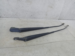 щеткодержатель (поводок стеклоочистителя, дворник) Lada Largus 1 поколение 2014, 1.6 л., 8200620432, 8200620437