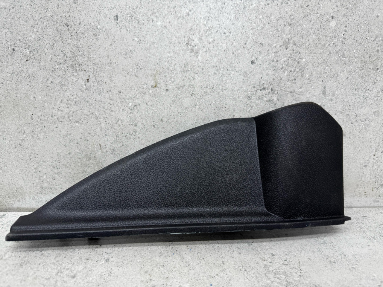 накладка на торпедо (консоль) Kia Sorento 3 поколение (2015 - 2018), 84766-C5900 - фото №1