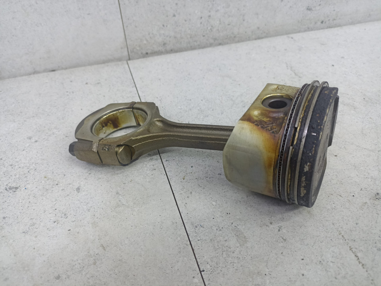 шатун Renault Megane 2 поколение 2006, 1.6 л., 121009455R - фото №1