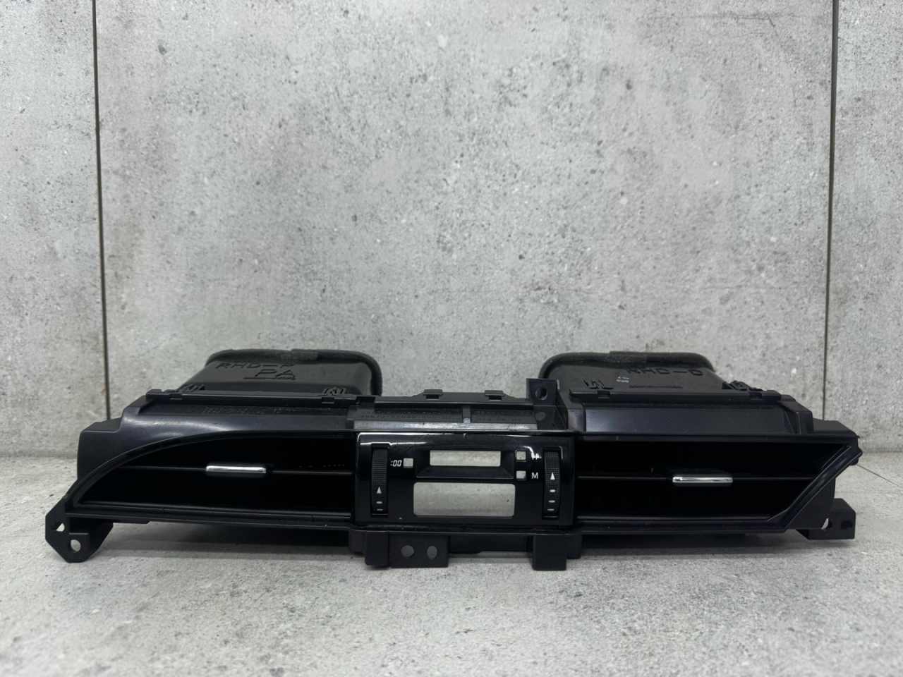 дефлектор обдува салона Toyota Hilux 8 поколение (2015 - 2020), 55670KK050 - фото №1