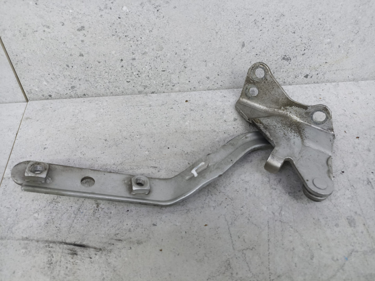 петля капота левая Mercedes-Benz Vito W639 2007, A6397500251 - фото №1