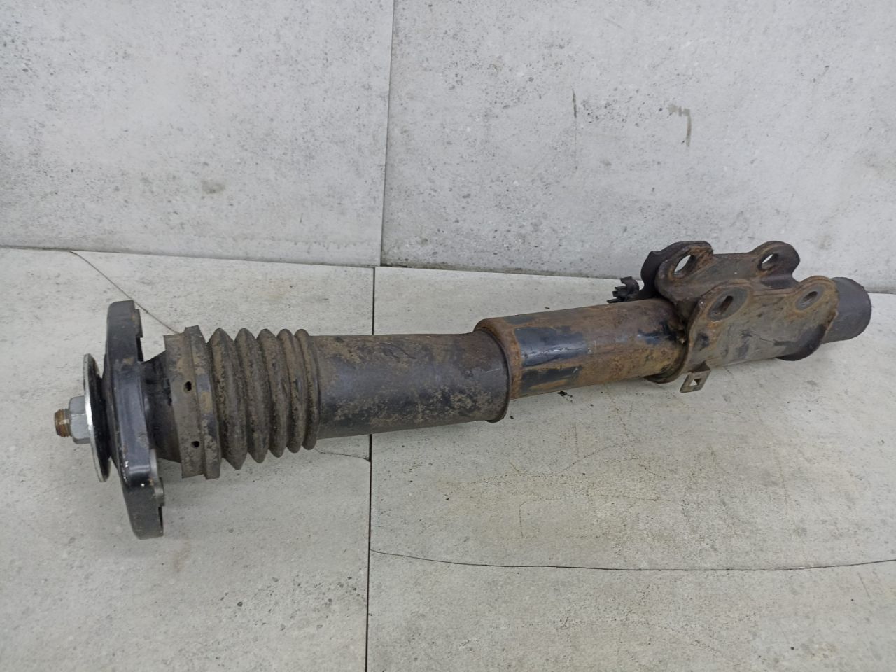 амортизатор передний Mercedes-Benz Sprinter 2 поколение (W906) 2009, A9063200433 - фото №1