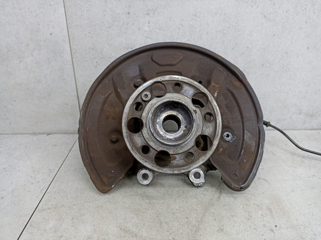 кулак задний левый Mercedes-Benz GLC Coupe C253 2018, A2133572500 - фото №1