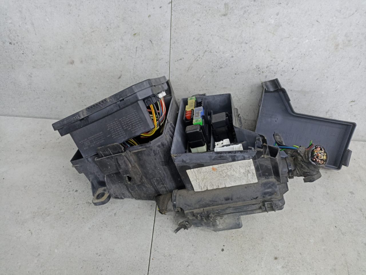 блок предохранителей Nissan Qashqai 1 поколение 2008, 284B7JD00B - фото №1