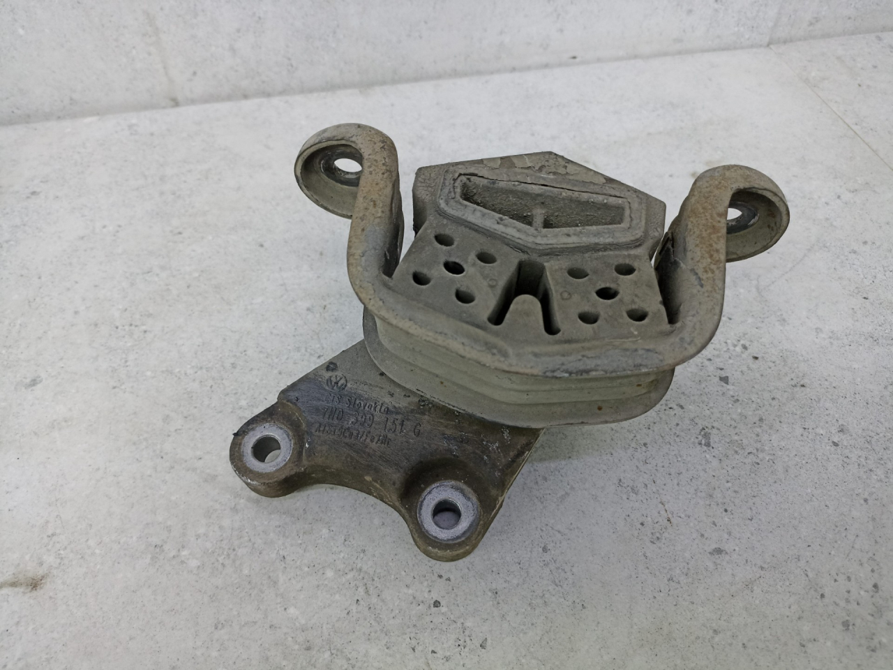 подушка крепления КПП Volkswagen Transporter T5 2008, 7H0399151G - фото №1