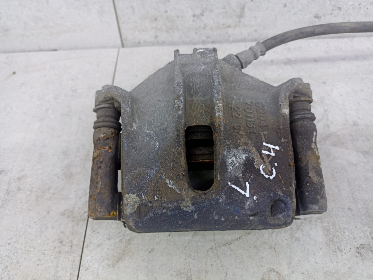 суппорт передний левый Citroen C4 2 поколение 2015, 0204Y01131 - фото №1