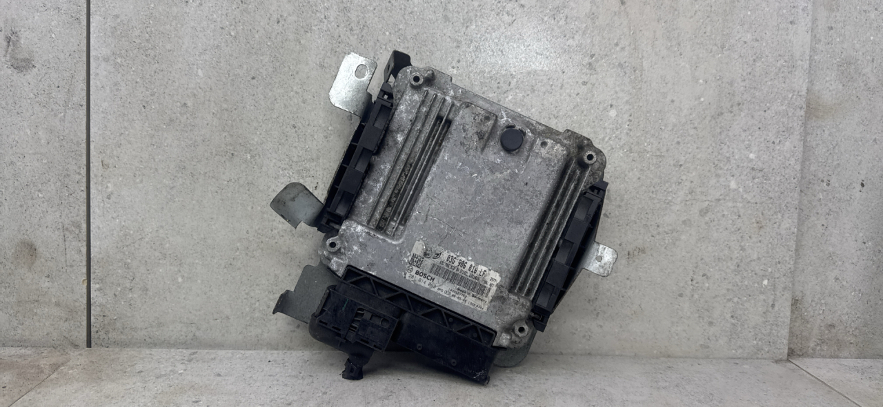 блок управления двигателем Volkswagen Caddy 3 поколение 2004, 03G906016LF - фото №1