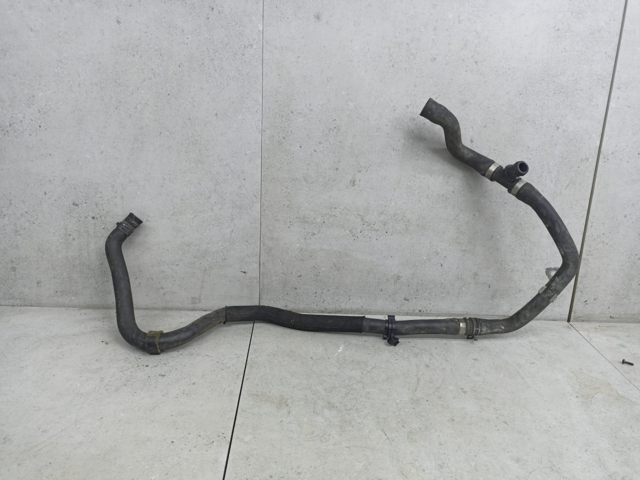 патрубок радиатора Mercedes-Benz CLA-Класс C117 2016, A2468304596 - фото №1