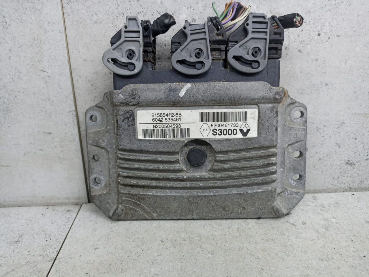 блок управления двигателем Renault Clio 3 поколение 2009, 1.6 л., 8200461733, 8200504593 - фото №1