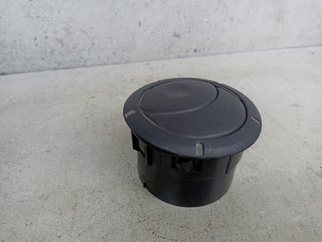 дефлектор обдува салона Renault Logan 1 поколение 2008, 8200212480 - фото №1