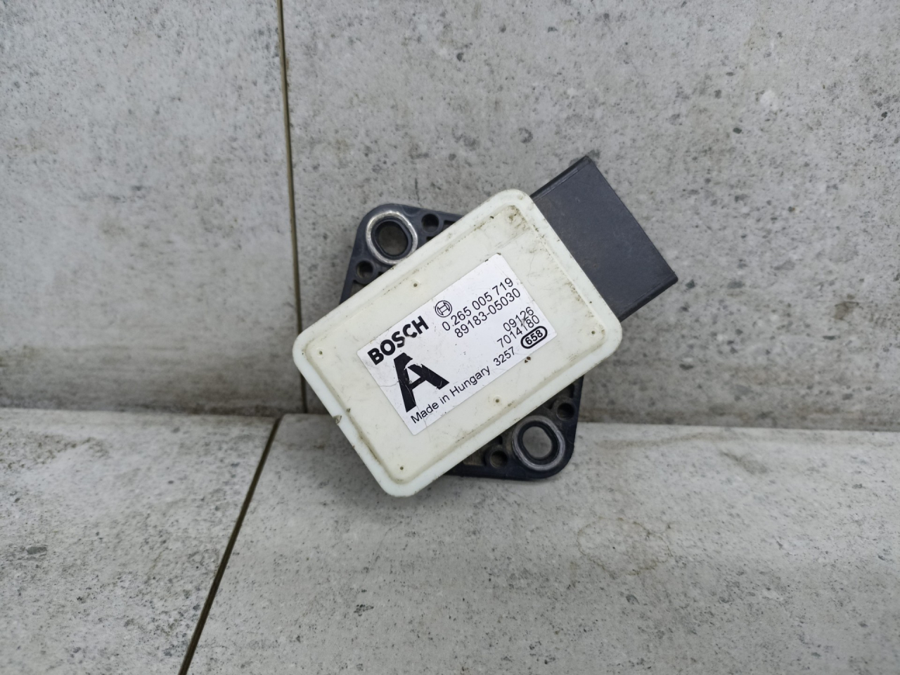 датчик курсовой устойчивости Toyota Avensis 3 поколение (T270) 2010, 89183-05030 - фото №1