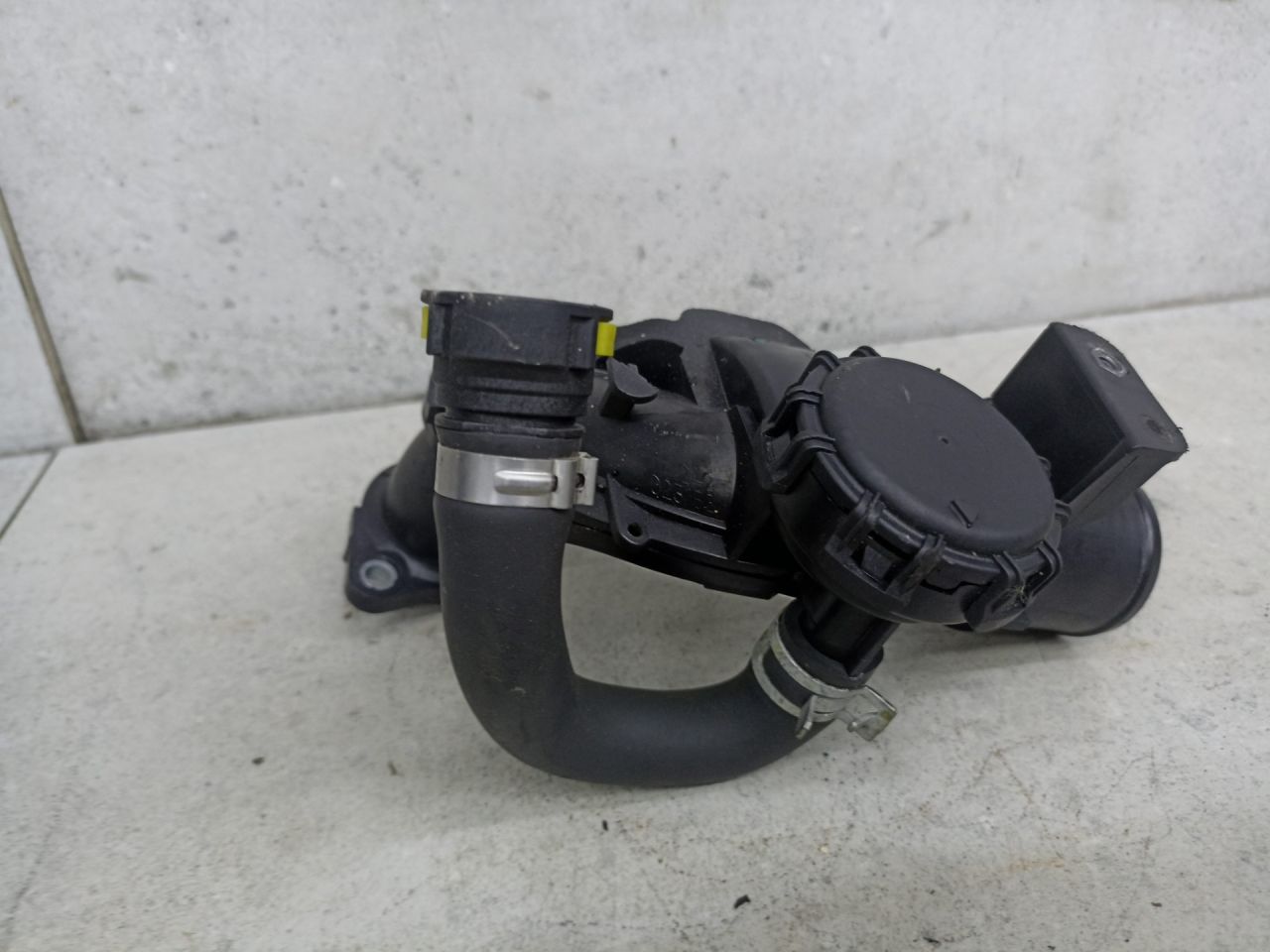 трубка системы рециркуляции EGR Renault Clio 3 поколение 2008, 8200879750, 8200323338 - фото №1