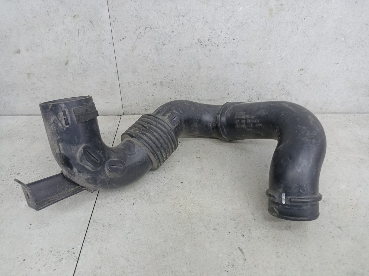 патрубок воздушного фильтра Renault Master 3 поколение 2012, 165554107R - фото №1