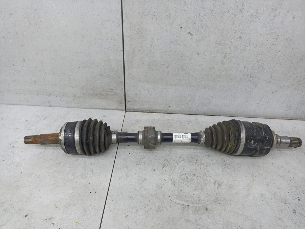 полуось передняя левая (приводной вал, ШРУС) Toyota C-HR 1 поколение AX10 2018, 43420F4050 - фото №1