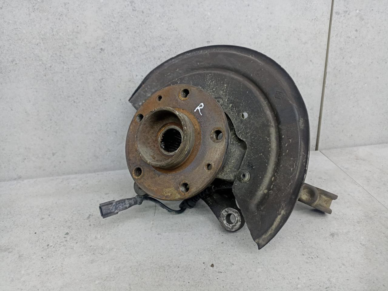 кулак поворотный правый Renault Duster 1 поколение 2014, 8200881829 - фото №1