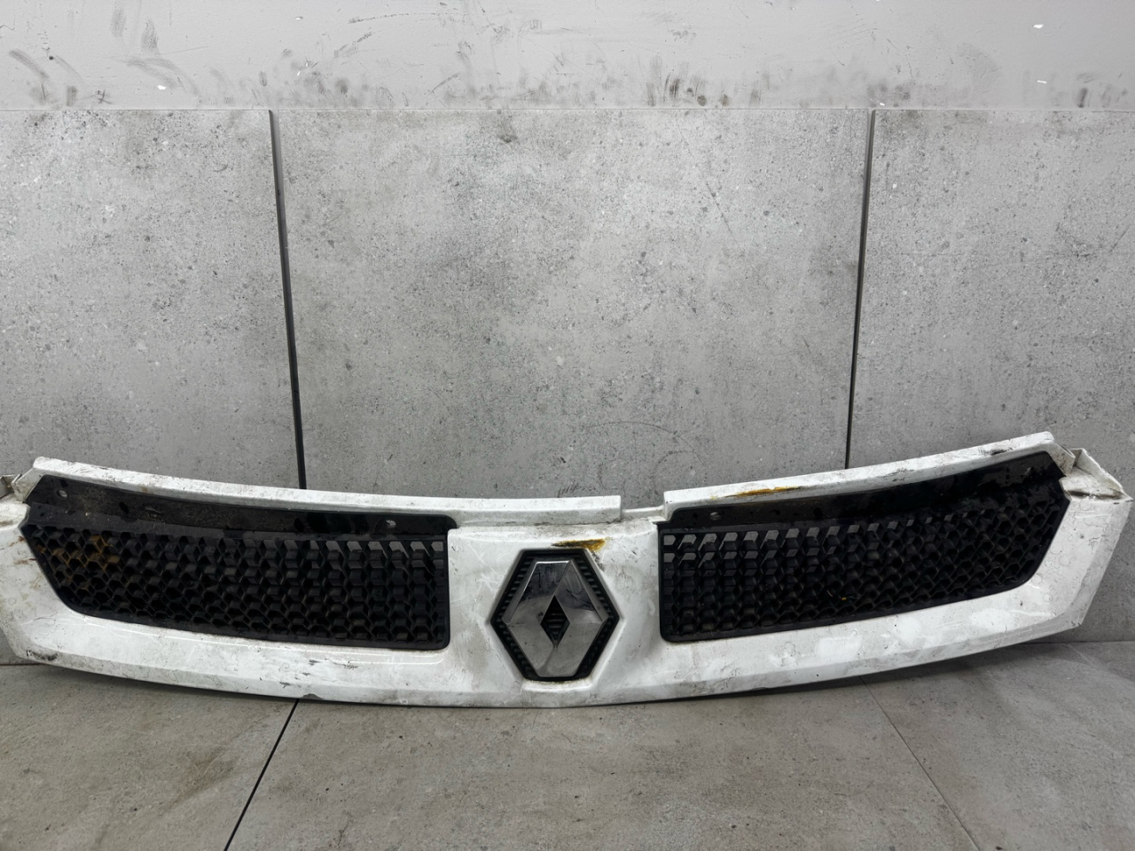 решетка радиатора Renault Master 2 поколение 2003, 8200233765 - фото №1