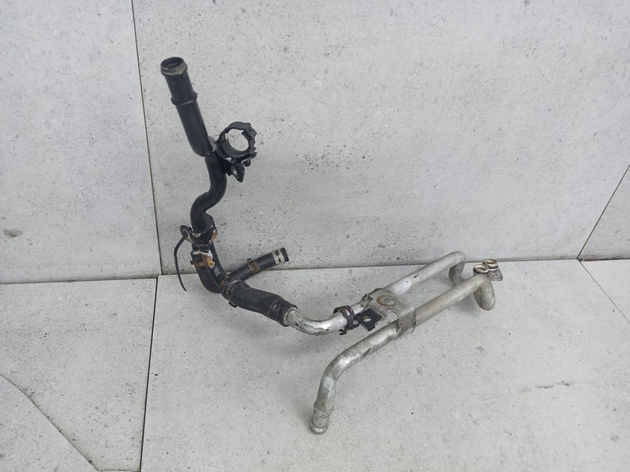 трубка охлаждающей жидкости Volkswagen Golf 5 поколение 2009, 1.4 л., BLG, бензин, 1K0121058BH - фото №1