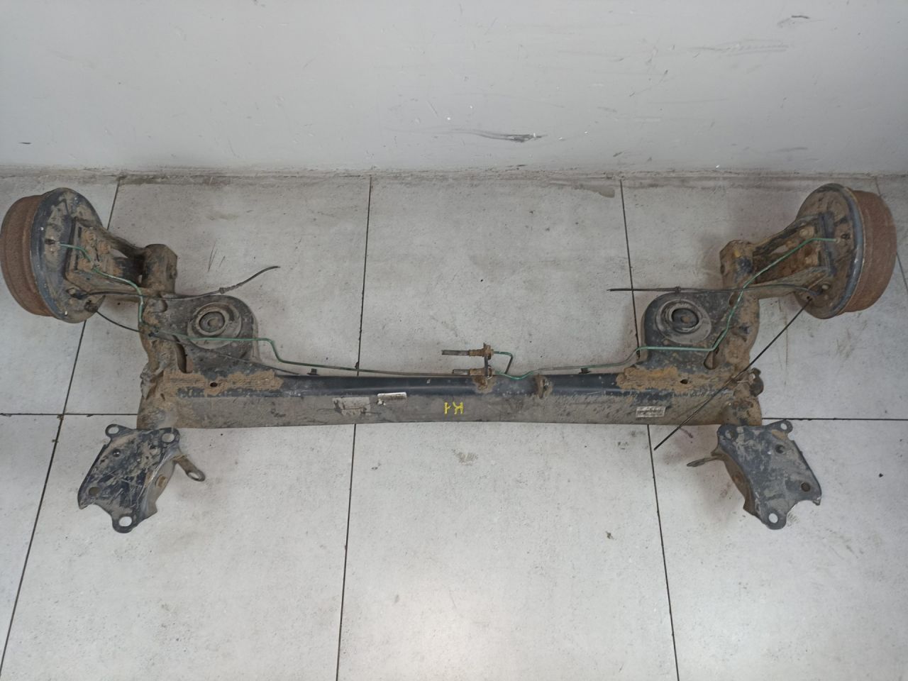 балка подвески задняя Renault Duster 1 поколение 2011, 430006757R - фото №1