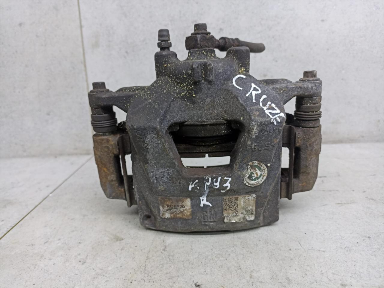 суппорт передний правый Chevrolet Cruze 1 поколение (2009 - 2012), 13301199 - фото №1