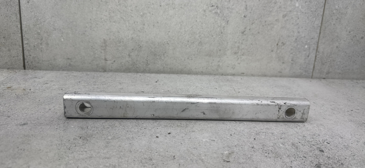 Распорка (растяжка) телевизора Mercedes-Benz GLE W166 (2015 - 2018), 1666260183 - фото №1