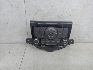 панель управления магнитолой Chevrolet Cruze 1 поколение 2010, 96948422