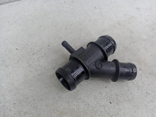 фланец (тройник) системы охлаждения Volkswagen Golf 6 поколение 2011, 2.0 л., бензин, 1K0121087H