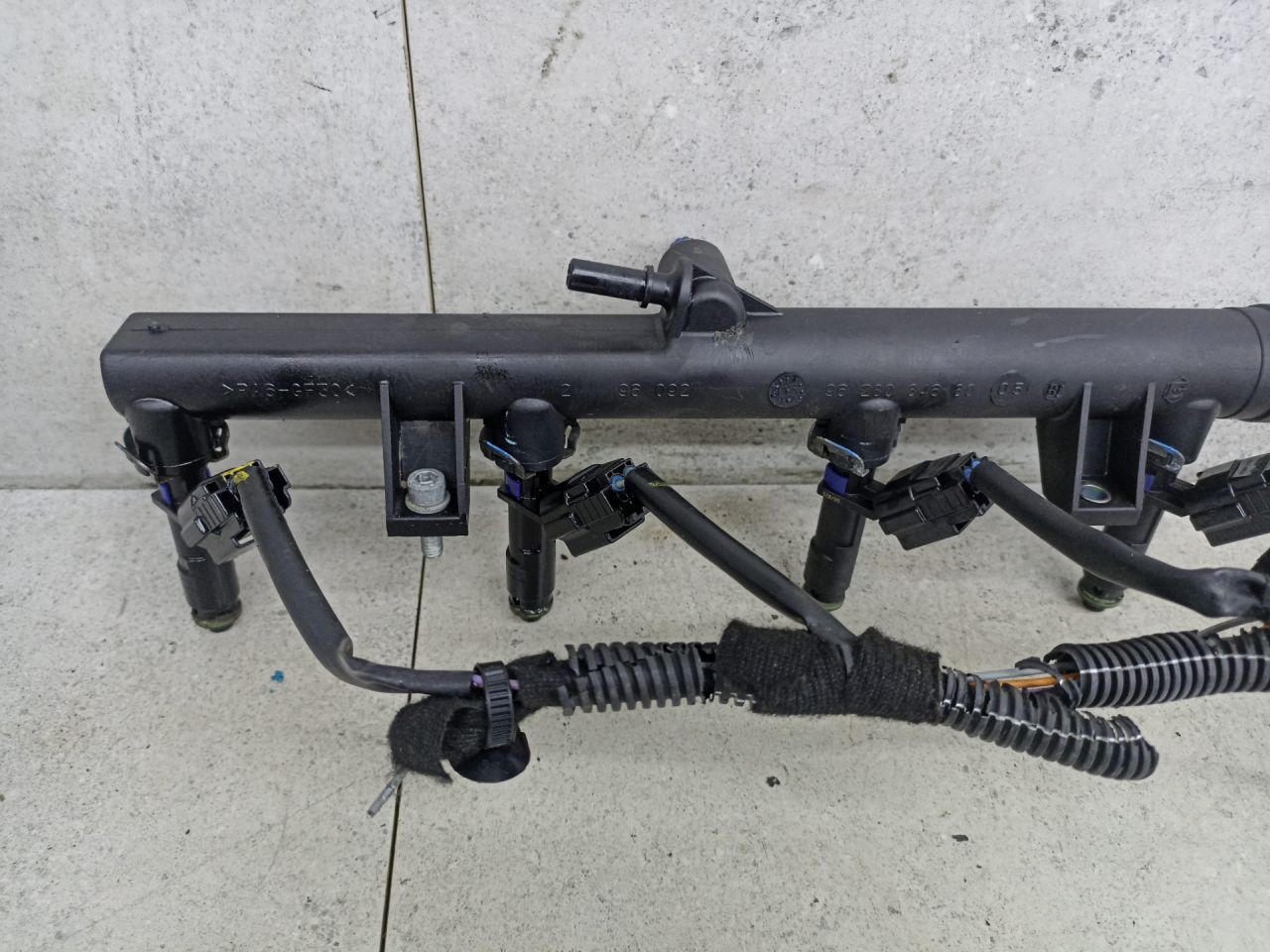 топливная рампа Peugeot 307 1 поколение 2005, 9628084680 - фото №1