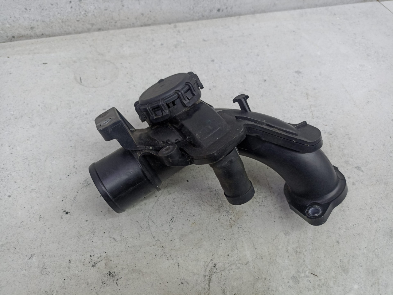 трубка системы рециркуляции EGR Renault Clio 3 поколение 2008, 8200879750, 8200323338 - фото №1