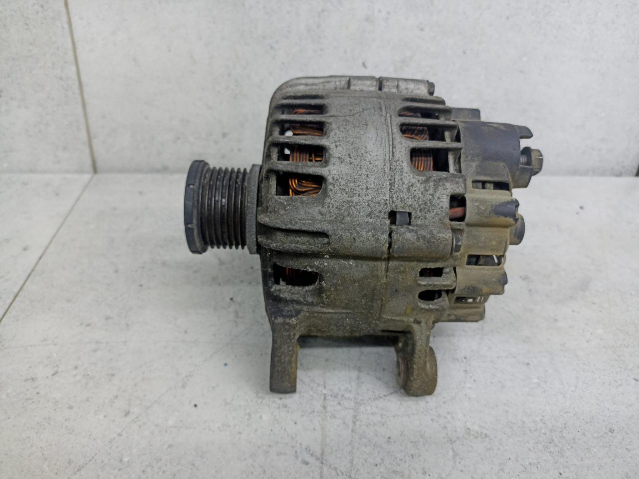 генератор Renault Duster 1 поколение 2013, 231007842R, 231007820R, 231003288R - фото №1