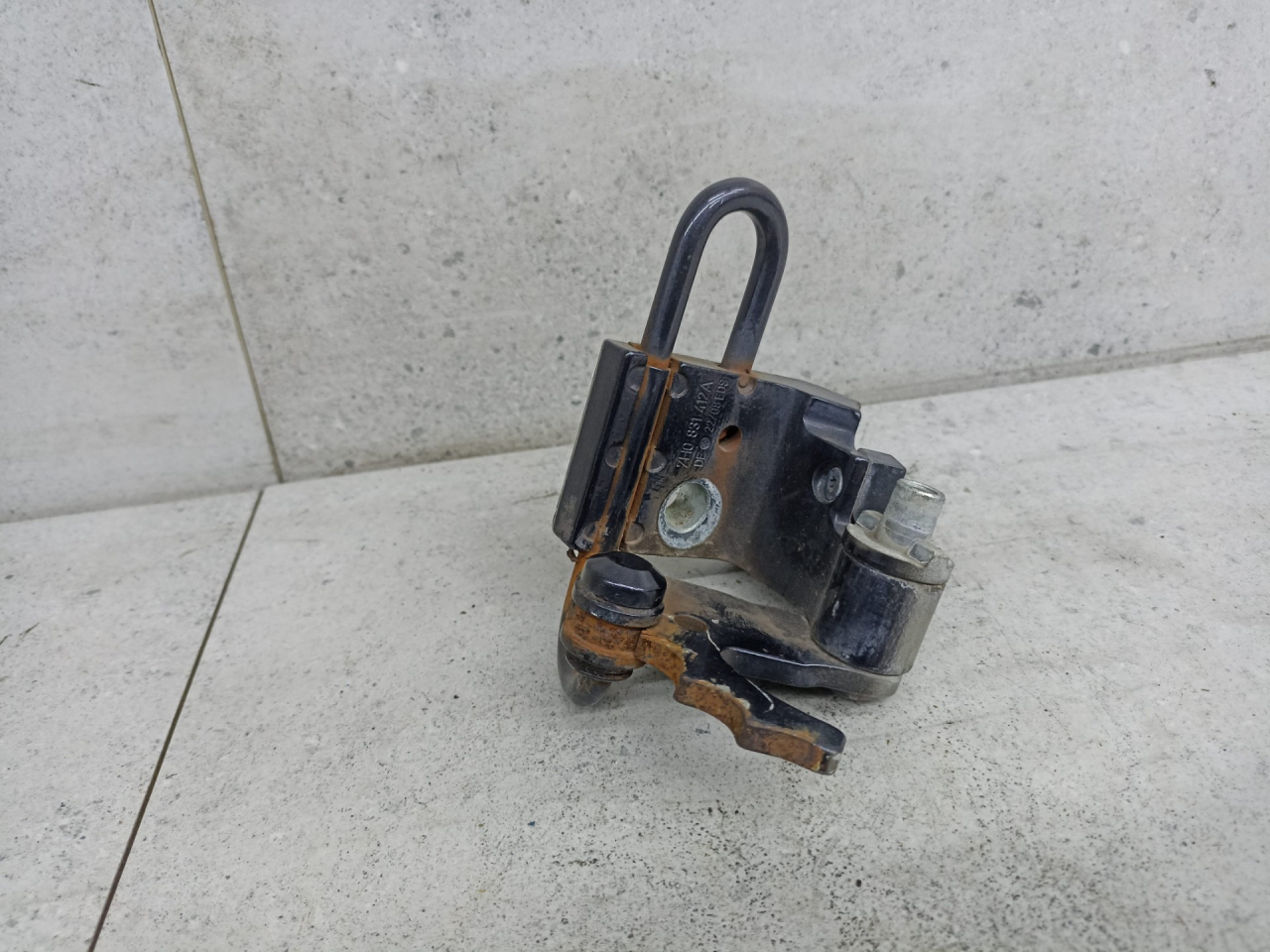 петля двери Volkswagen Transporter T5 2008, 7H0831412A - фото №1