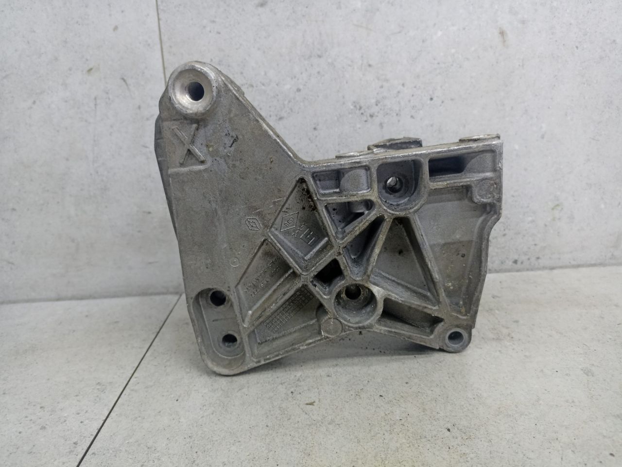 кронштейн двигателя Renault Megane 3 поколение 2012, 8200739777 - фото №1