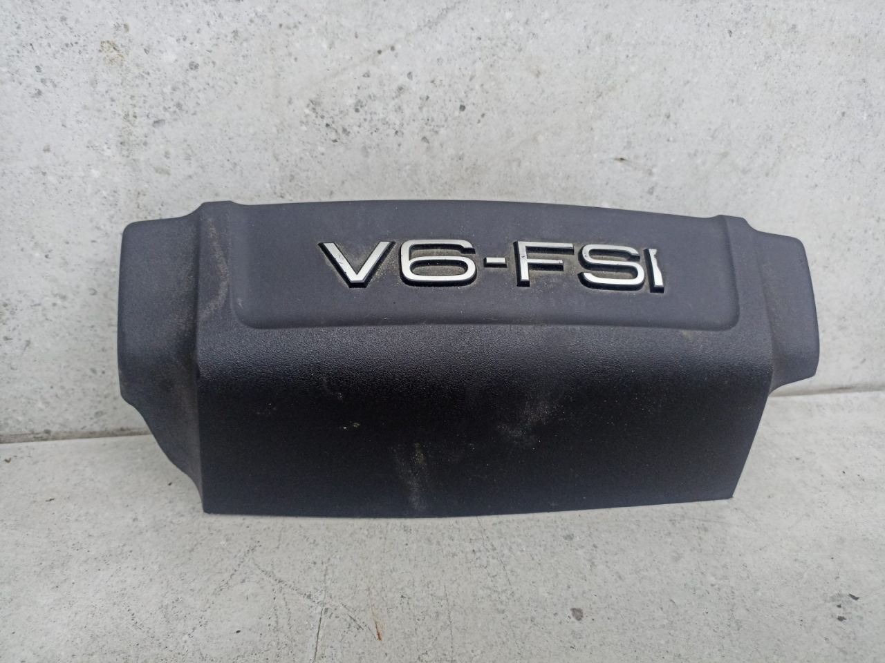 декоративная крышка двигателя Audi A6 4G/C7 2012, 06E103925F - фото №1