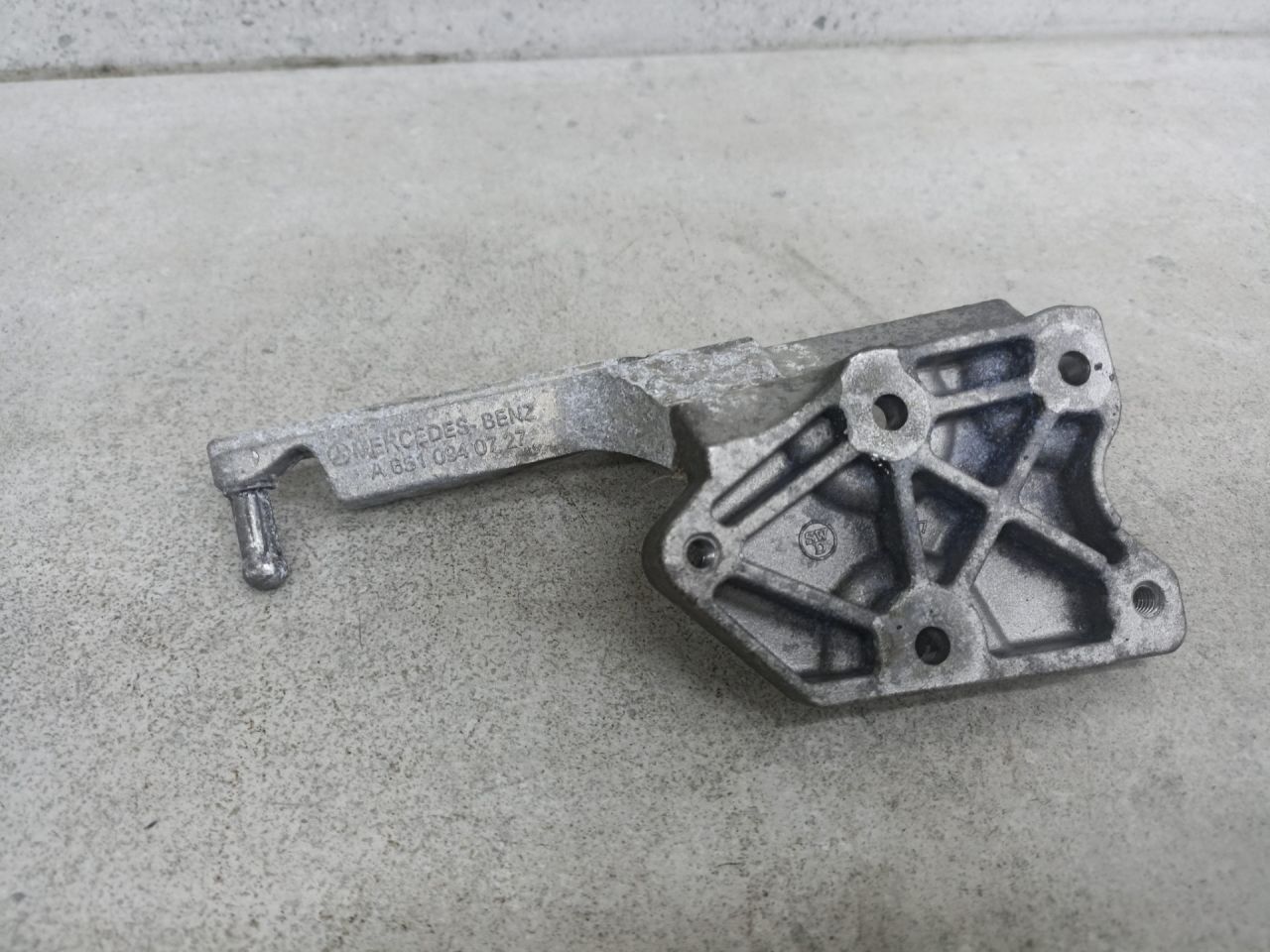 кронштейн воздушного фильтра Mercedes-Benz GLC Coupe C253 2018, 2.1 л., OM 651.921, дизель, A6510940727 - фото №1