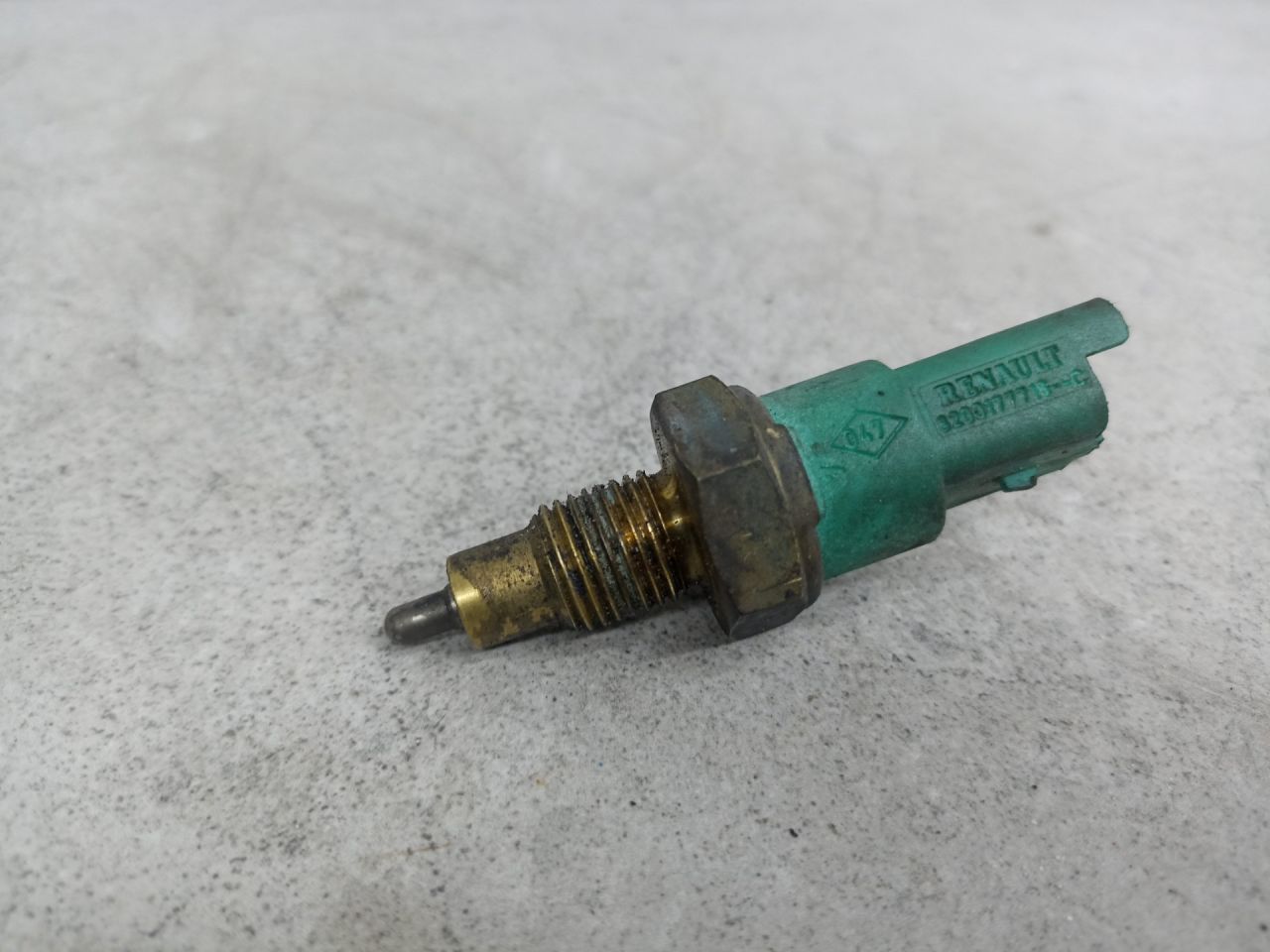 датчик заднего хода (лягушка) Renault Logan 1 поколение 2007, 8200177718 - фото №1