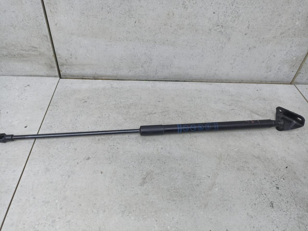 амортизатор крышки багажника (3-5 двери) Toyota C-HR 1 поколение AX10 2017, 68950F4010, 68950F4060 - фото №1