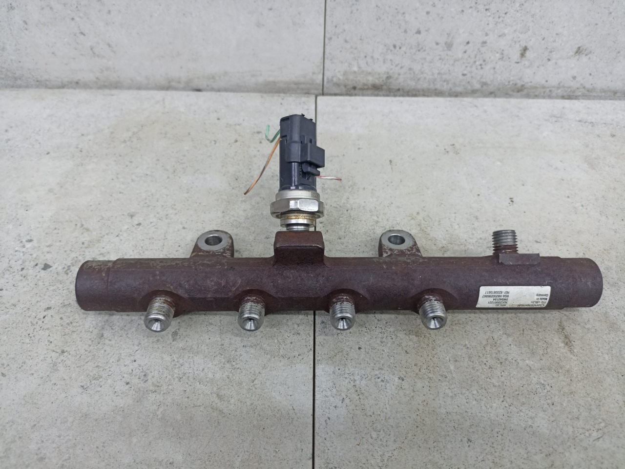 топливная рампа Renault Megane 3 поколение 2012, 8200815617 - фото №1