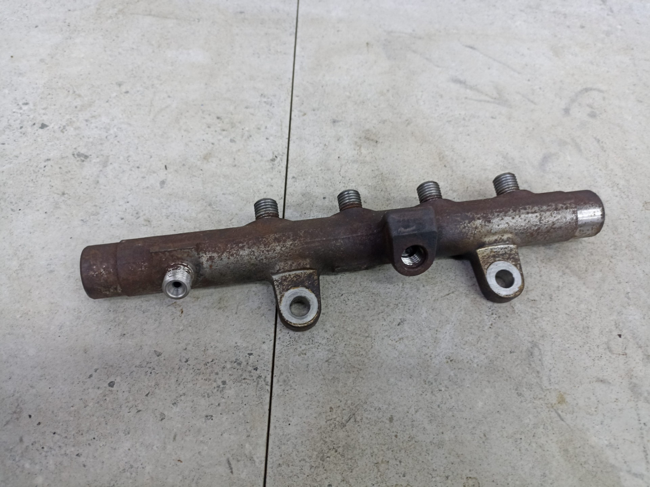 топливная рампа Renault Megane 3 поколение 2012, 8200815617, H8200296867 - фото №1