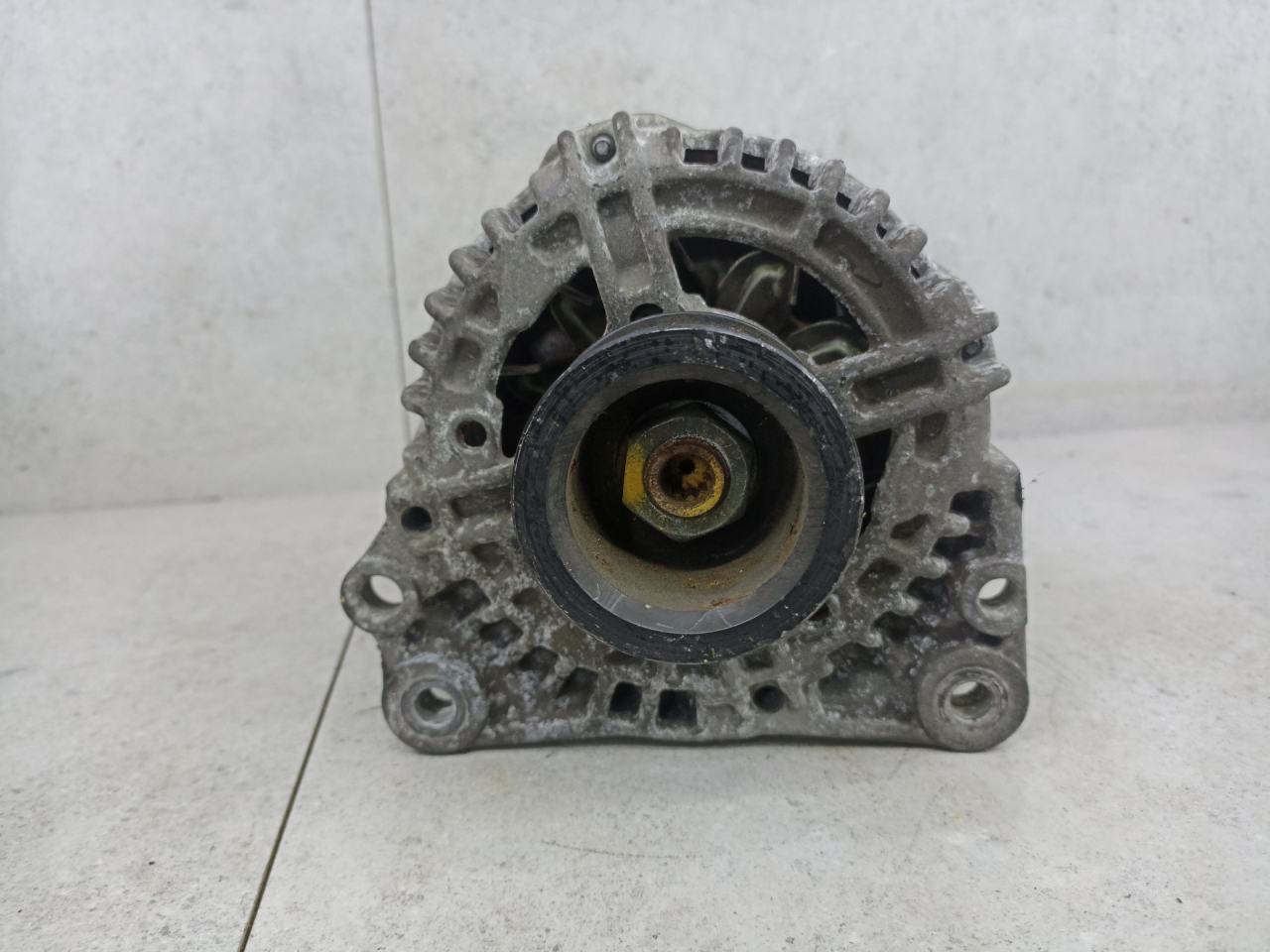 генератор Volkswagen Golf 4 поколение 2005, 028903028D - фото №1