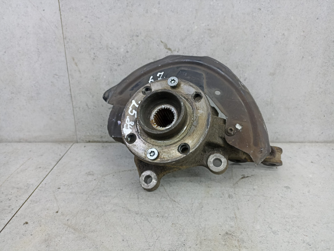 кулак поворотный правый Dacia Sandero 2 поколение 2015, 6001548867 - фото №1