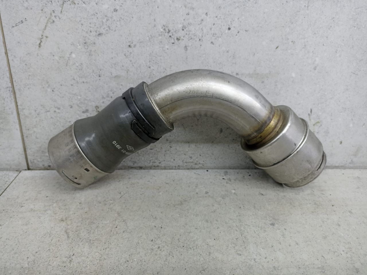 патрубок интеркулера Renault Twingo 2 поколение 2010, 8201007515 - фото №1