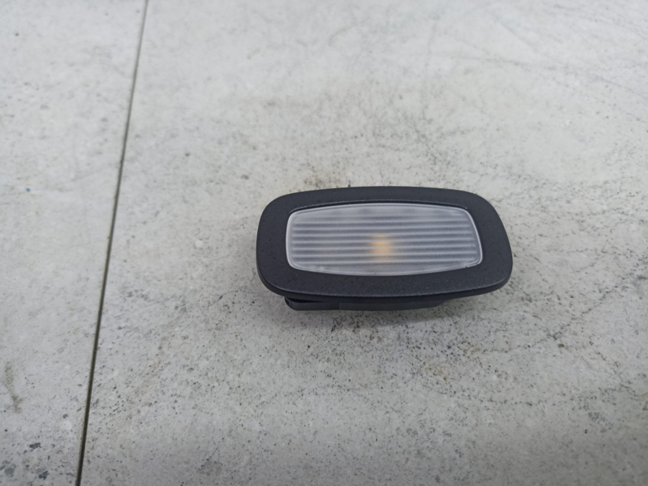 фонарь салона (плафон) Mercedes-Benz C-Класс W205/S205/C205 2017, 4.0 л., M 177.980, бензин, A0009064306 - фото №1