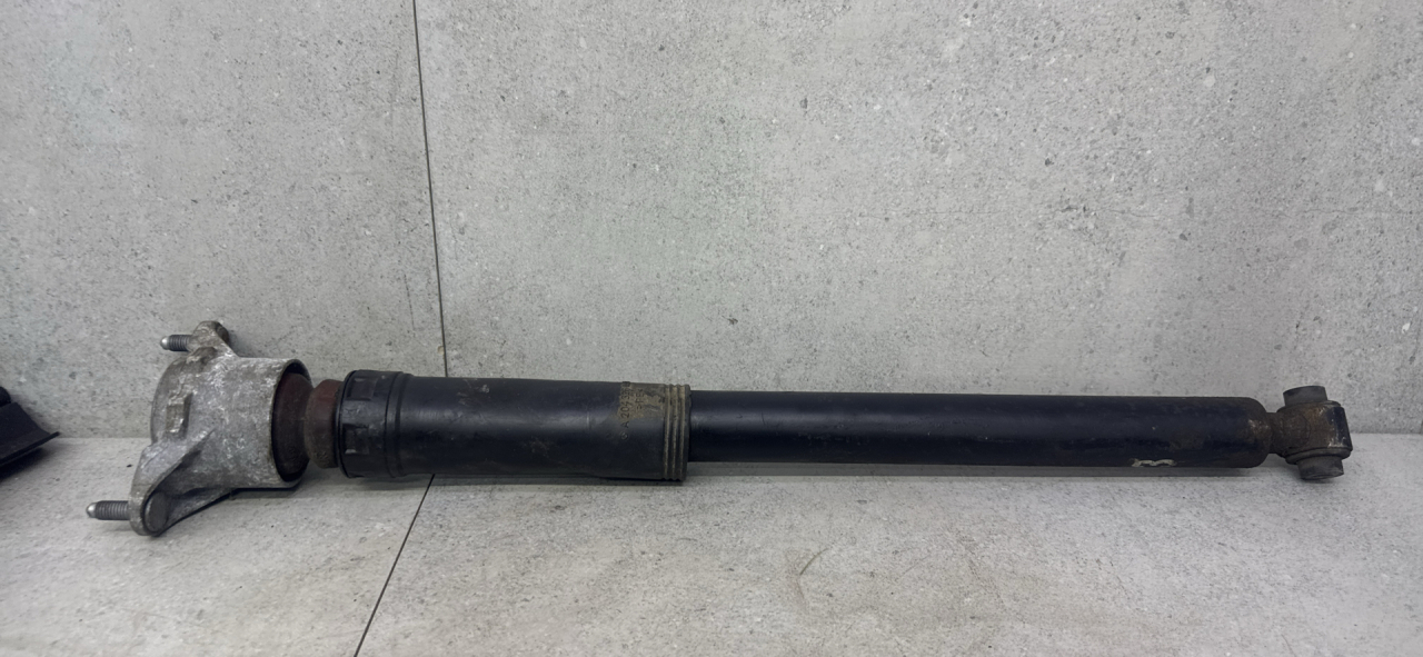 амортизатор задний левый Mercedes-Benz C-Класс W204/S204 (2006 - 2011), A2043260598 - фото №1